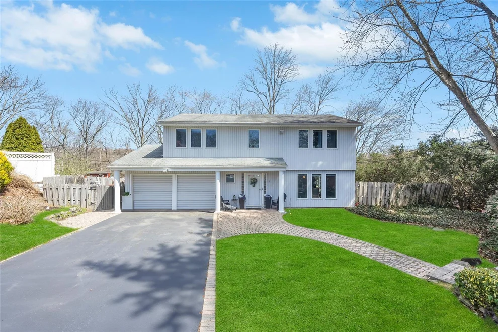 Unit for sale at 5 Washington Court, Smithtown, NY 11787