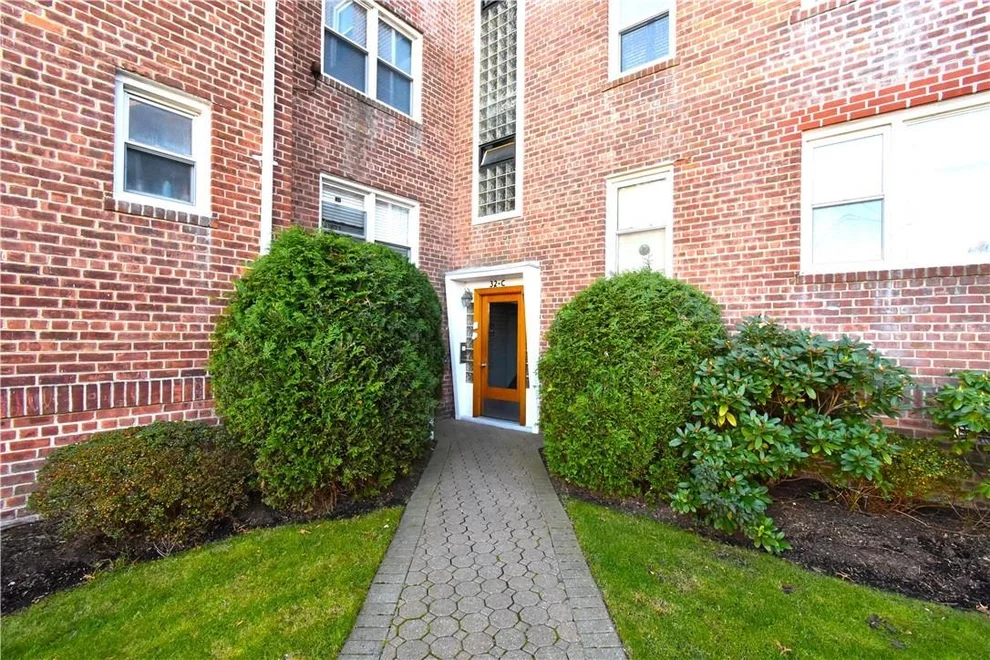 Unit for sale at 32 E Broad Street, Mount Vernon, NY 10552
