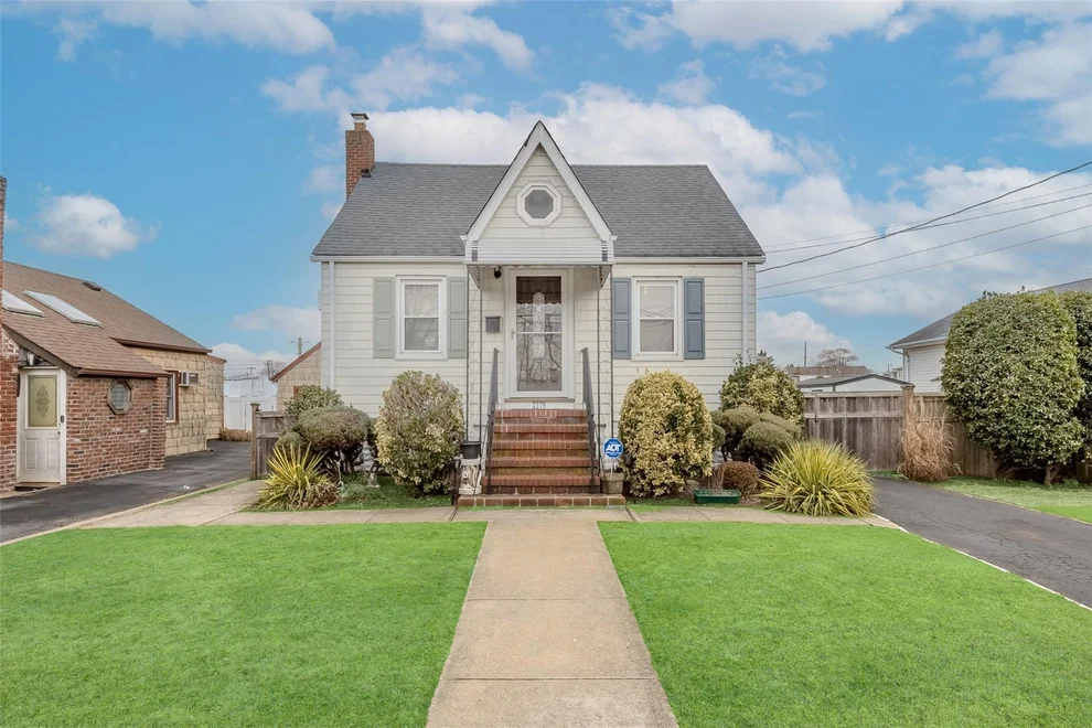 Unit for sale at 2279 Townsend Road, Hempstead, NY 11783