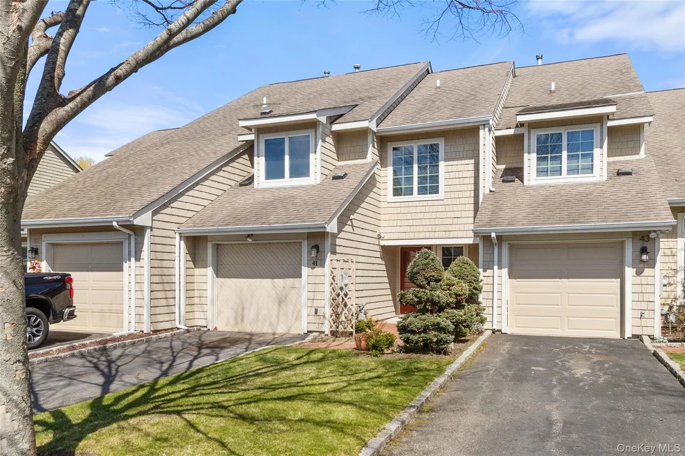 Unit for sale at 41 Doral Lane, Islip, NY 11706
