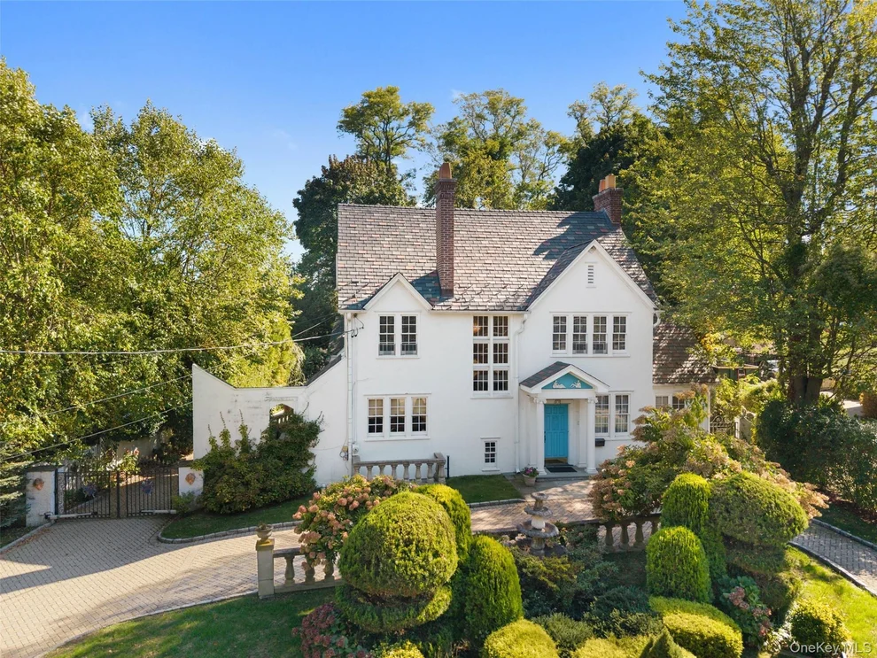 Unit for sale at 12 Hewitt Avenue, Eastchester, NY 10708