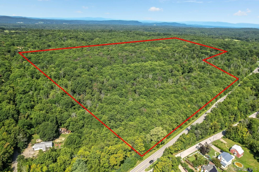 Unit for sale at 149 S Quaker Lane, Hyde Park, NY 12538