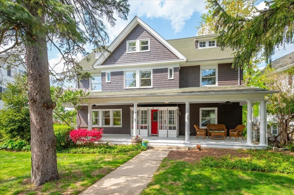 Unit for sale at 28 Farragut Circle, New Rochelle, NY 10801