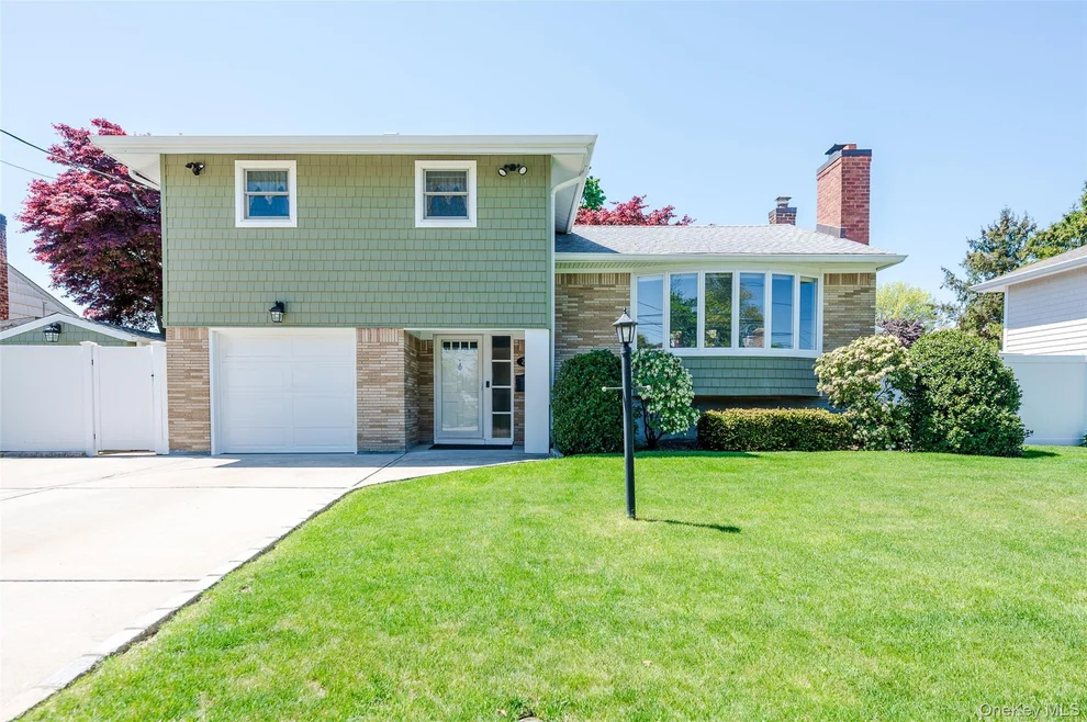 Unit for sale at 29 Kirkwood Drive, Glen Cove, NY 11542