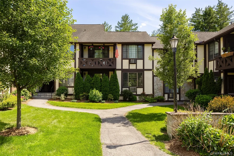 Unit for sale at 8 Foxwood Drive, Mount Pleasant, NY 10570