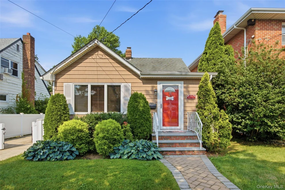 Unit for sale at 194 Willis Avenue, Hempstead, NY 11001