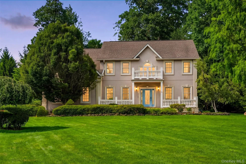 Unit for sale at 58 Greenwich Avenue, Woodbury, NY 10917