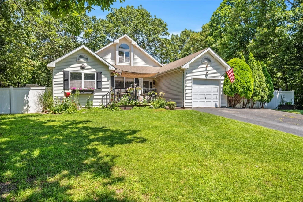 Unit for sale at 33 Kathleen Crescent, Brookhaven, NY 11727