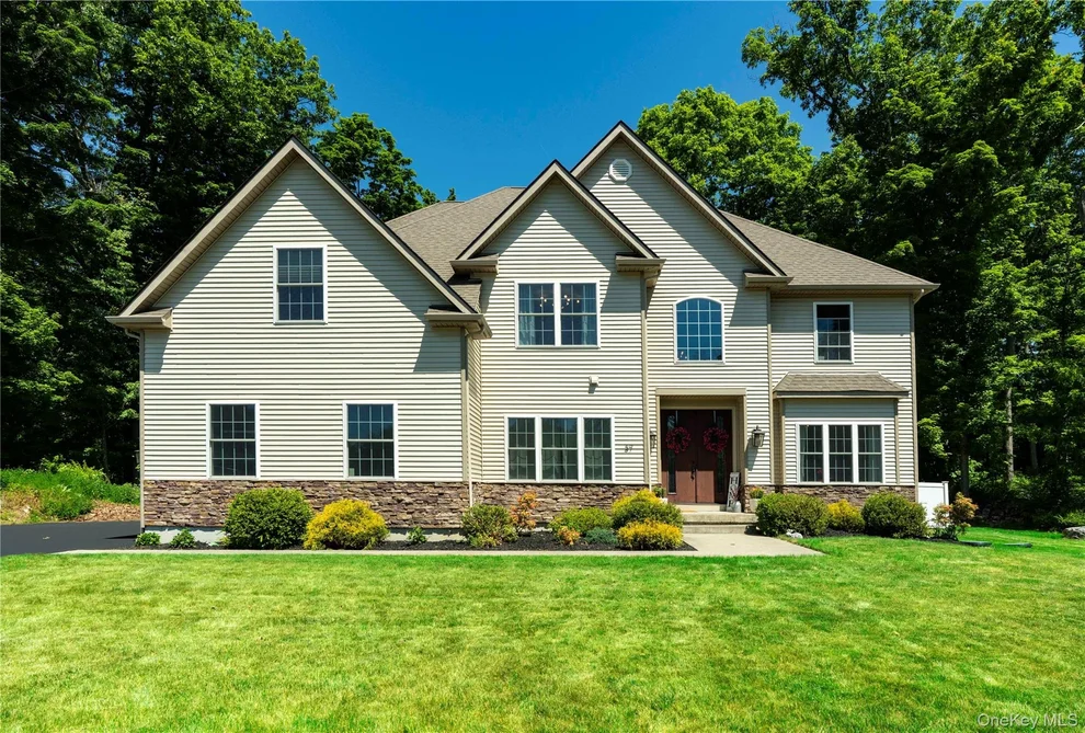 Unit for sale at 37 Biltmore Drive, Beekman, NY 12533