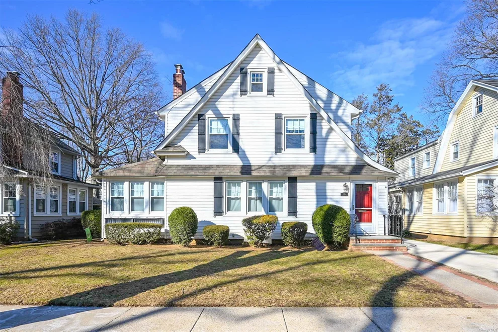 Unit for sale at 89 Hudson Road, Hempstead, NY 11001