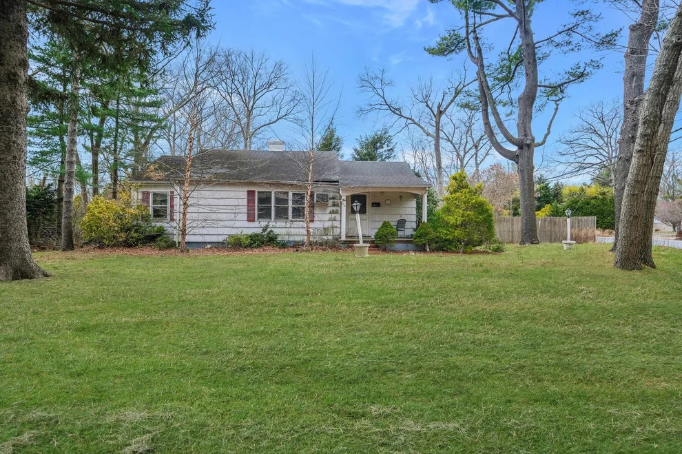 Unit for sale at 84 Landview Drive, Huntington, NY 11746