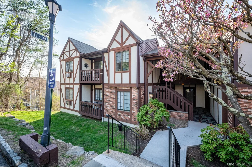 Unit for sale at 33 Foxwood Circle, Mount Kisco, NY 10549
