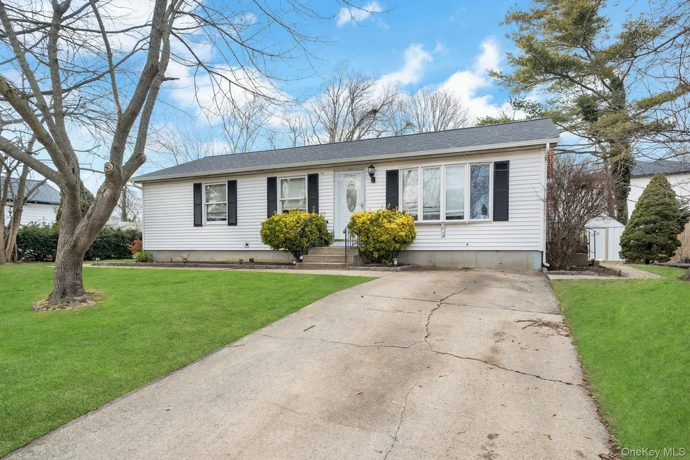 Unit for sale at 7 Kristin Court, Islip, NY 11706