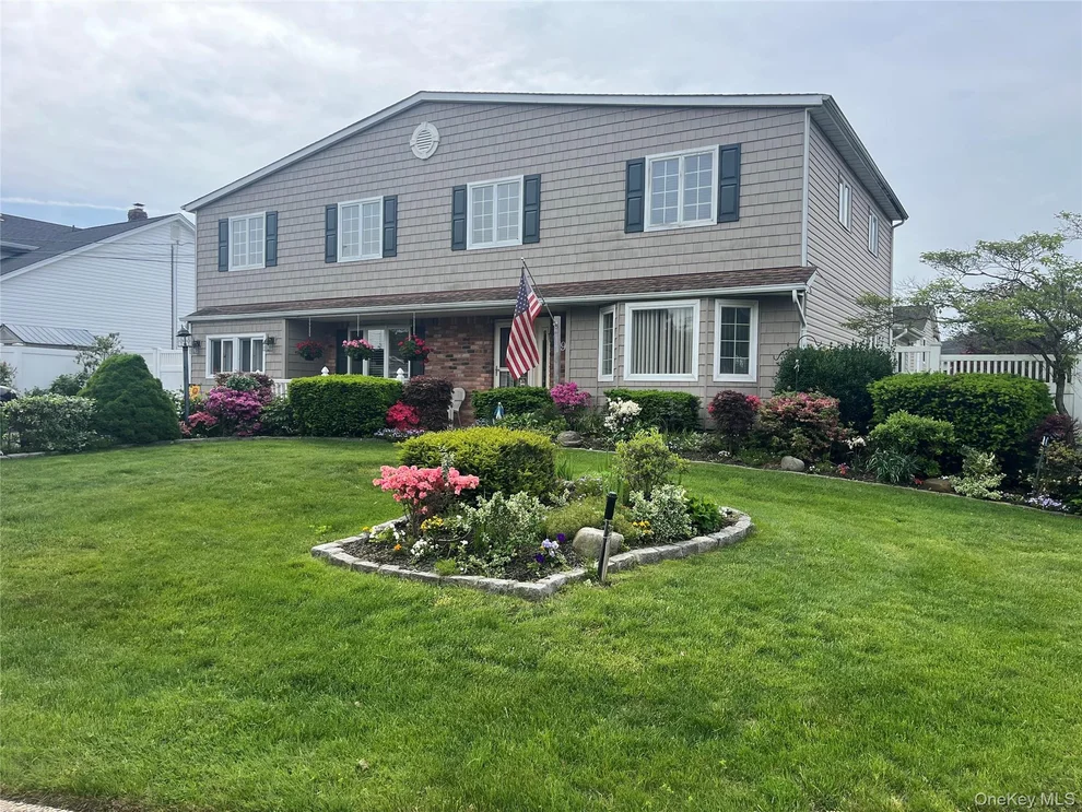 Unit for sale at 9 Hollings Drive, Babylon, NY 11729
