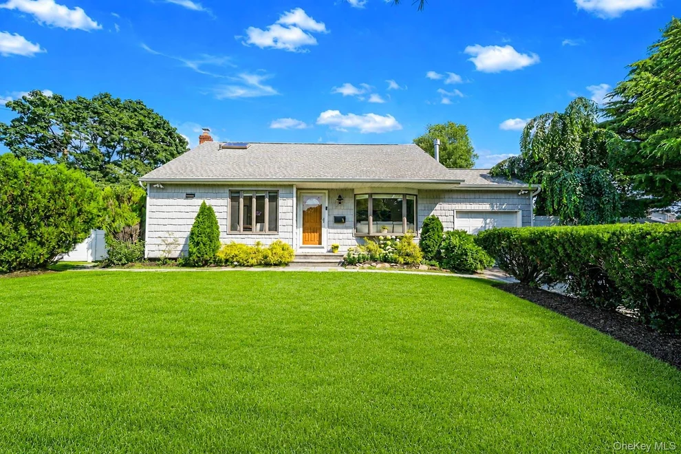 Unit for sale at 1 Rutgers Street, Smithtown, NY 11787