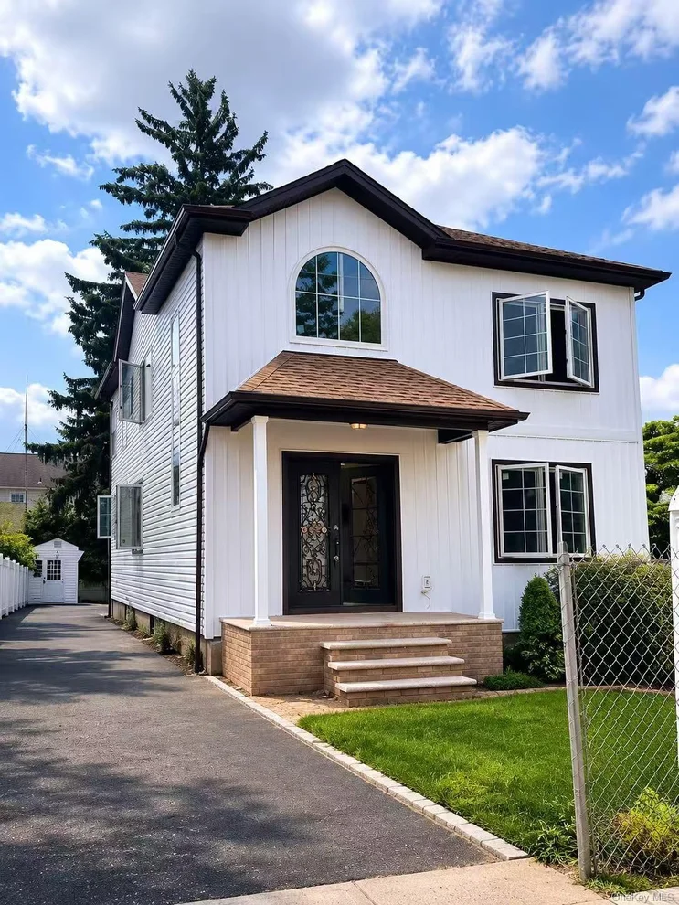 Unit for sale at 88 Dyckman Avenue, North Hempstead, NY 11040