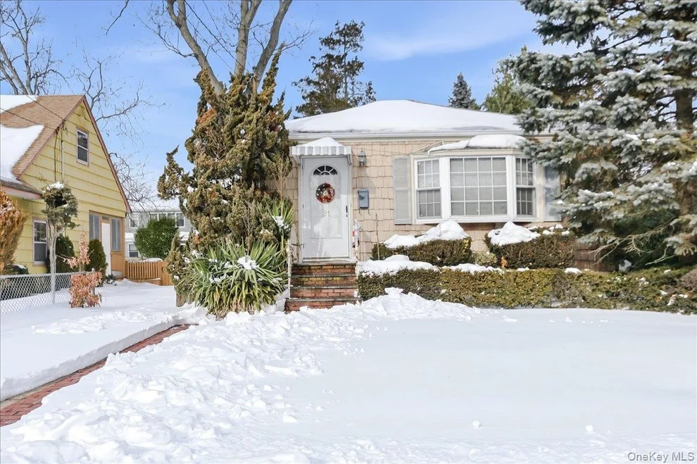 Unit for sale at 21 Chestnut Street, Oyster Bay, NY 11758