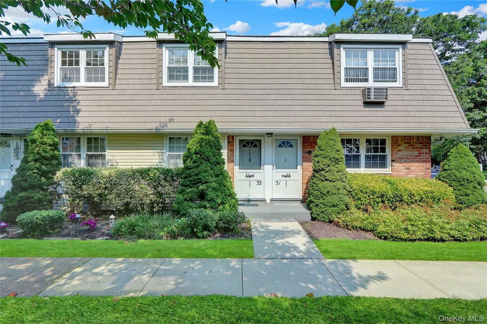 Unit for sale at 3232 Wilshire Lane, Islip, NY 11769