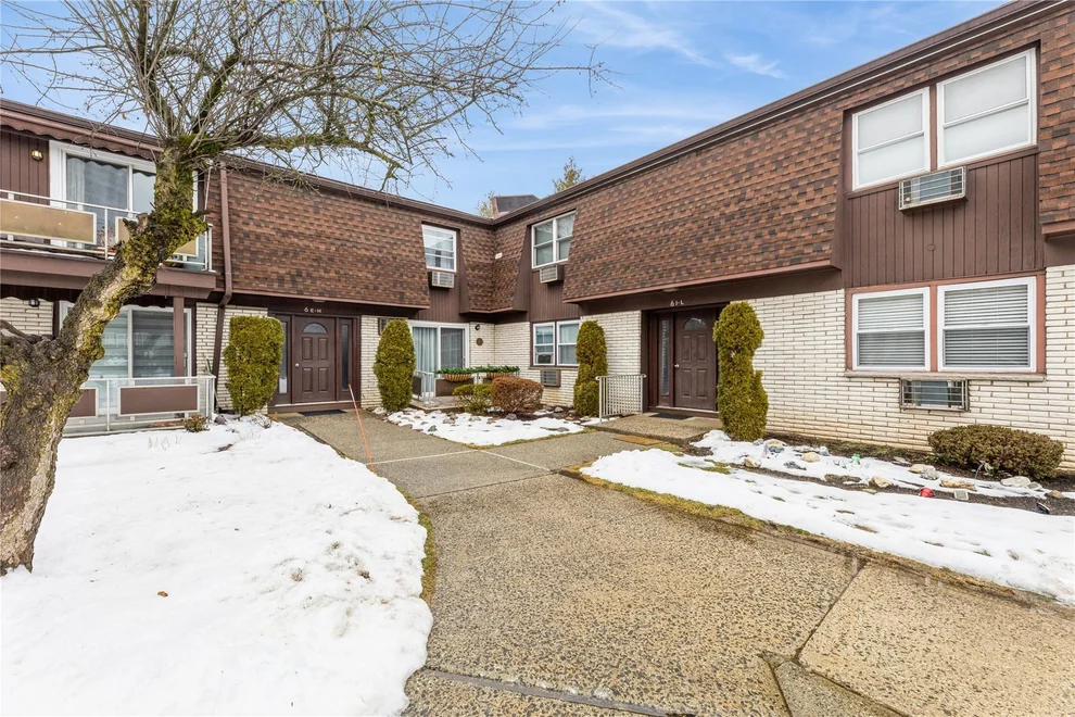 Unit for sale at 6 Church Lane, Clarkstown, NY 10989