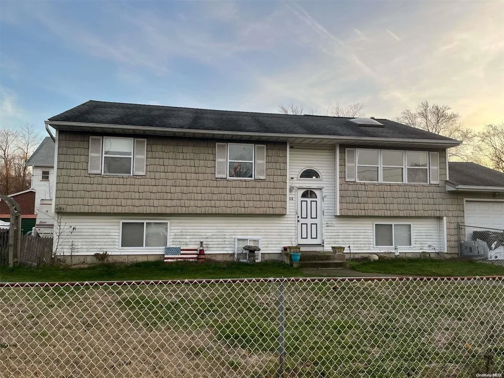 Unit for sale at 308 Daly Place, Babylon, NY 11726