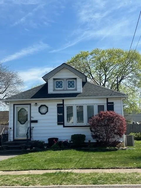 Unit for sale at 23 cedar ave, Babylon, NY 11735
