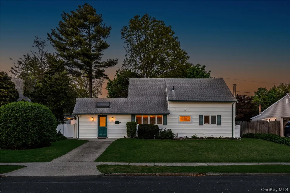 Unit for sale at 19 Palm Lane, Hempstead, NY 11590