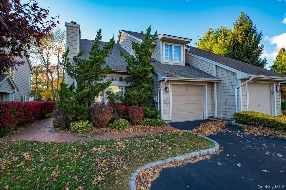 Unit for sale at 4 Cedar Ridge Lane, Islip, NY 11706