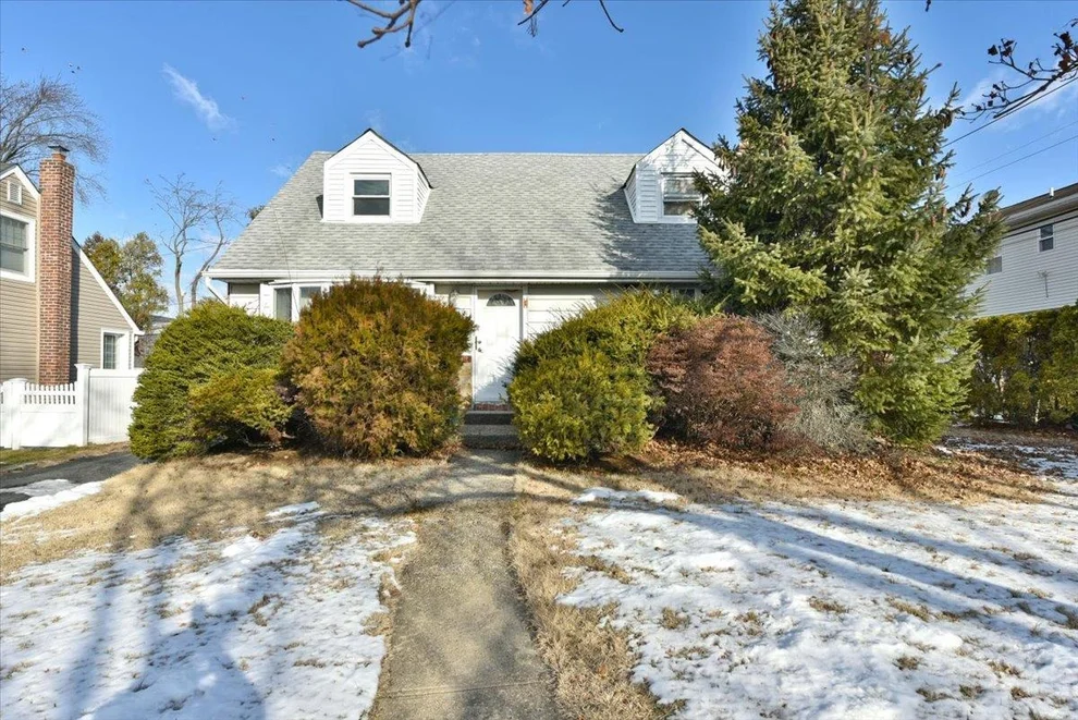 Unit for sale at 4 Kemp Lane, Hempstead, NY 11040
