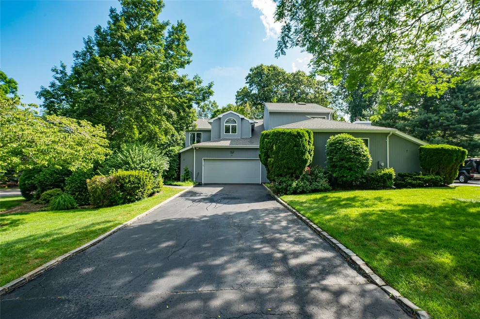 Unit for sale at 8 Gerriet Court, Huntington, NY 11768