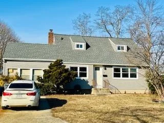Unit for sale at 5 Hickory Street, Islip, NY 11722