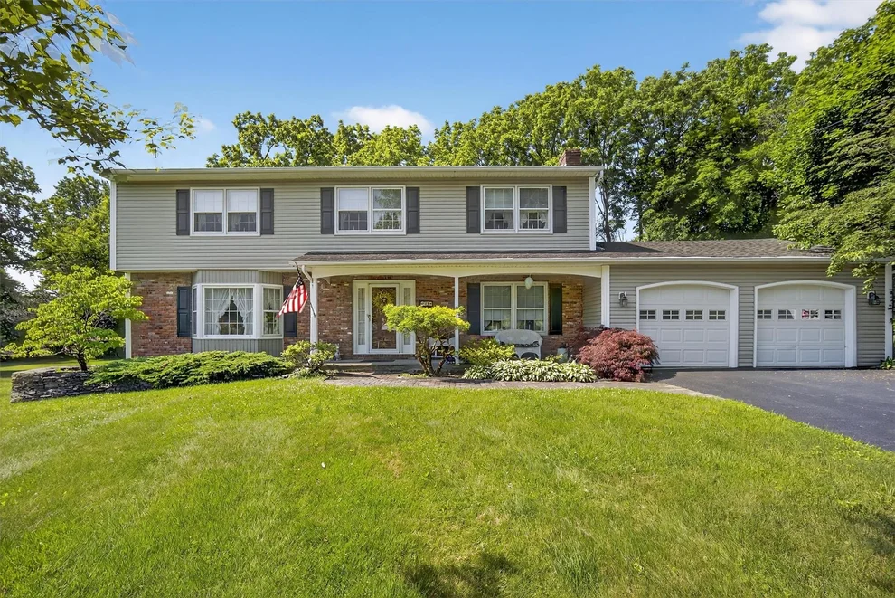 Unit for sale at 47 Clintonwood Drive, New Windsor, NY 12553