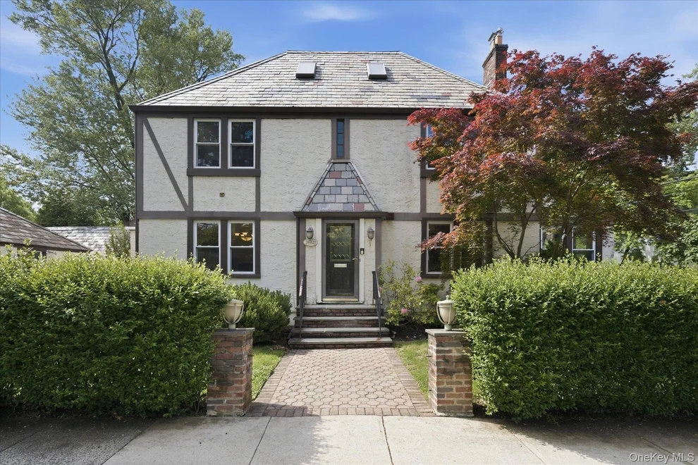 Unit for sale at 261-21 Pembroke Avenue, North Hempstead, NY 11020