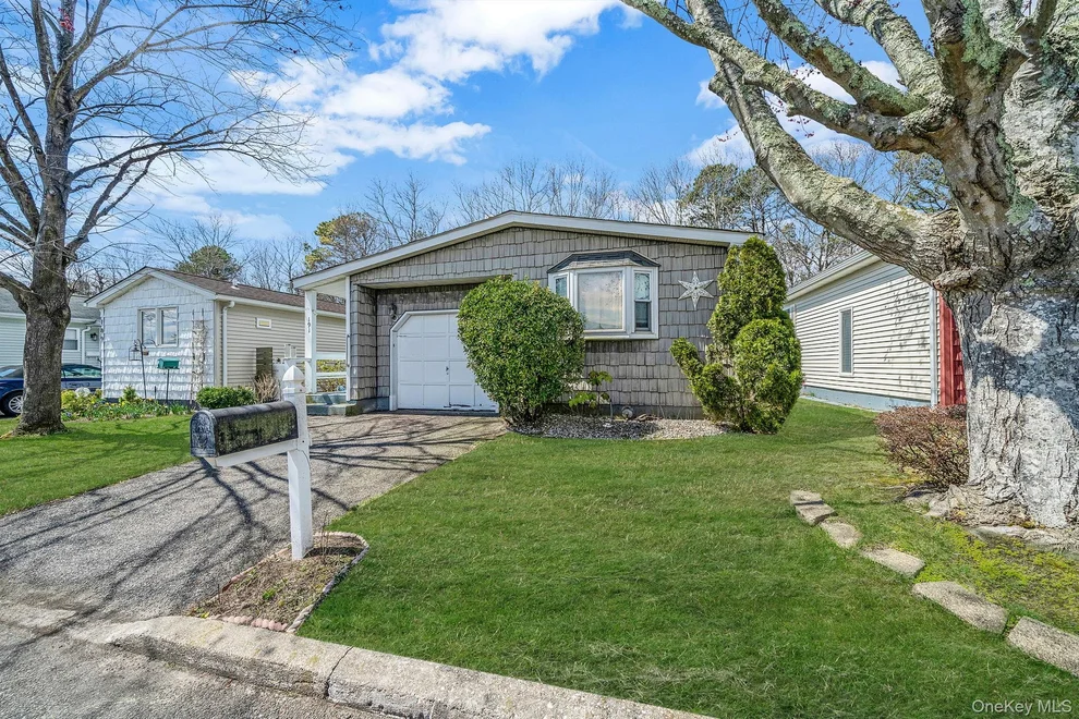 Unit for sale at 191 Village Circle W, Brookhaven, NY 11949