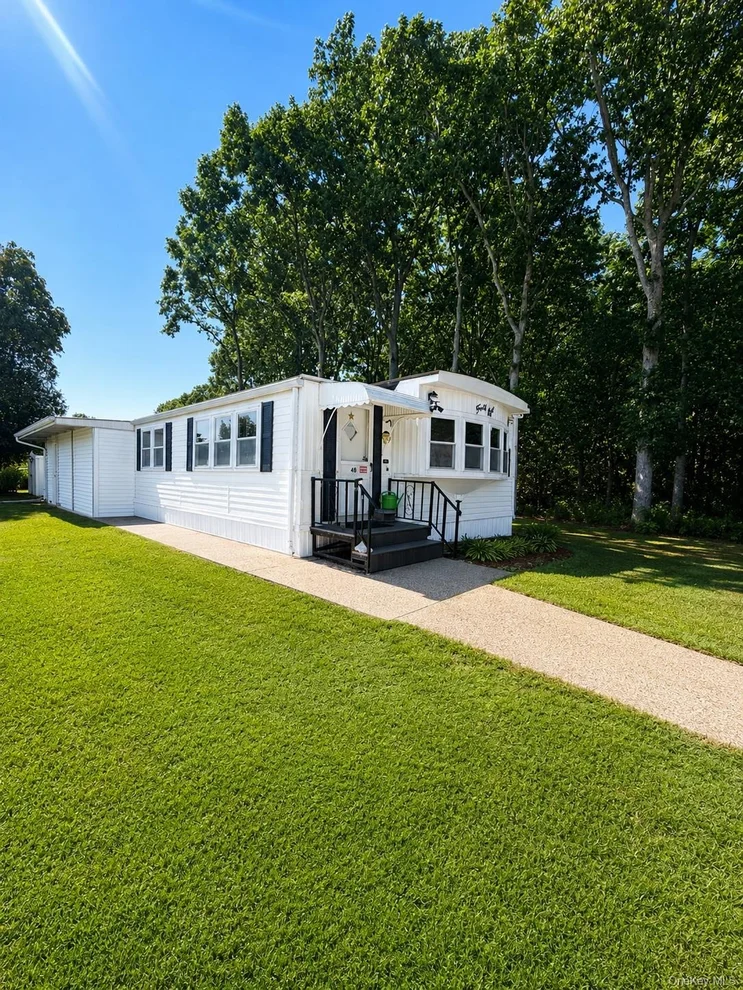 Unit for sale at 703 Fresh Pond ave, Riverhead, NY 11933