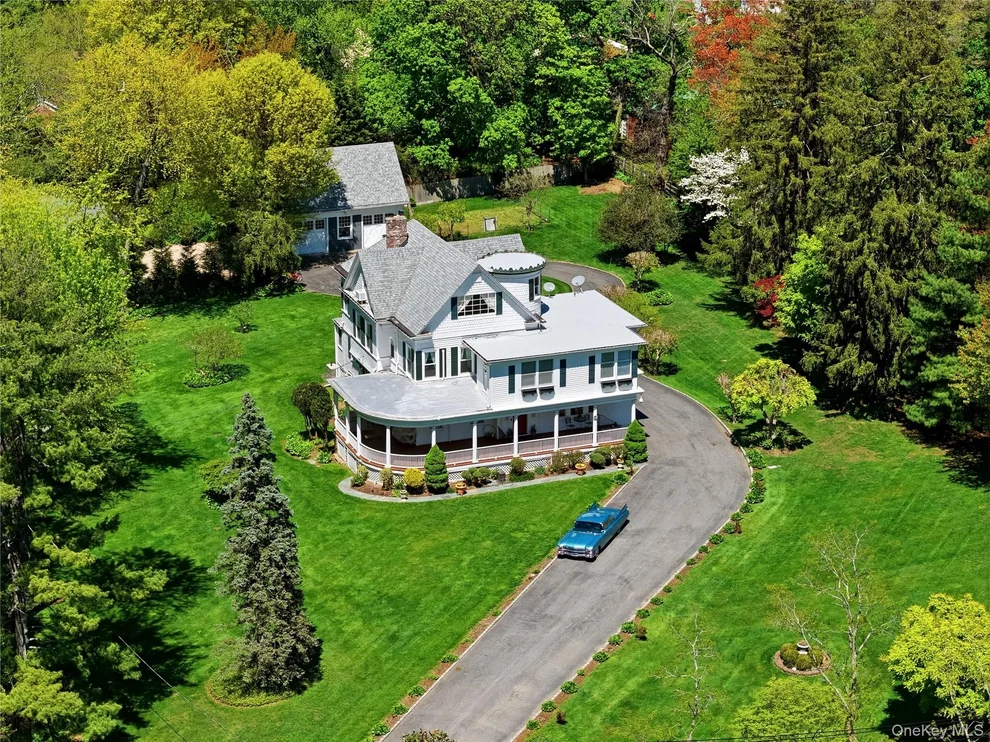Unit for sale at 89 Duck Pond Road, Glen Cove, NY 11542