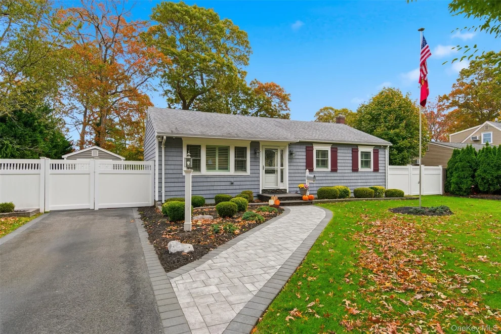 Unit for sale at 277 5th Avenue, Smithtown, NY 11780