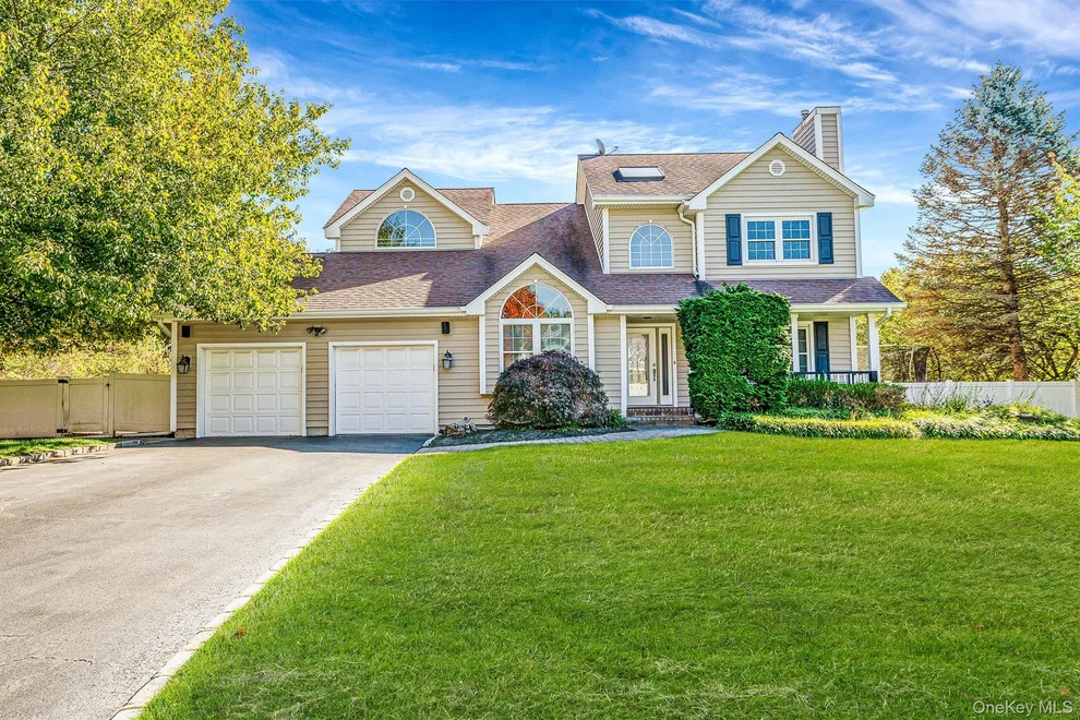 Unit for sale at 2 Max Way, Smithtown, NY 11725