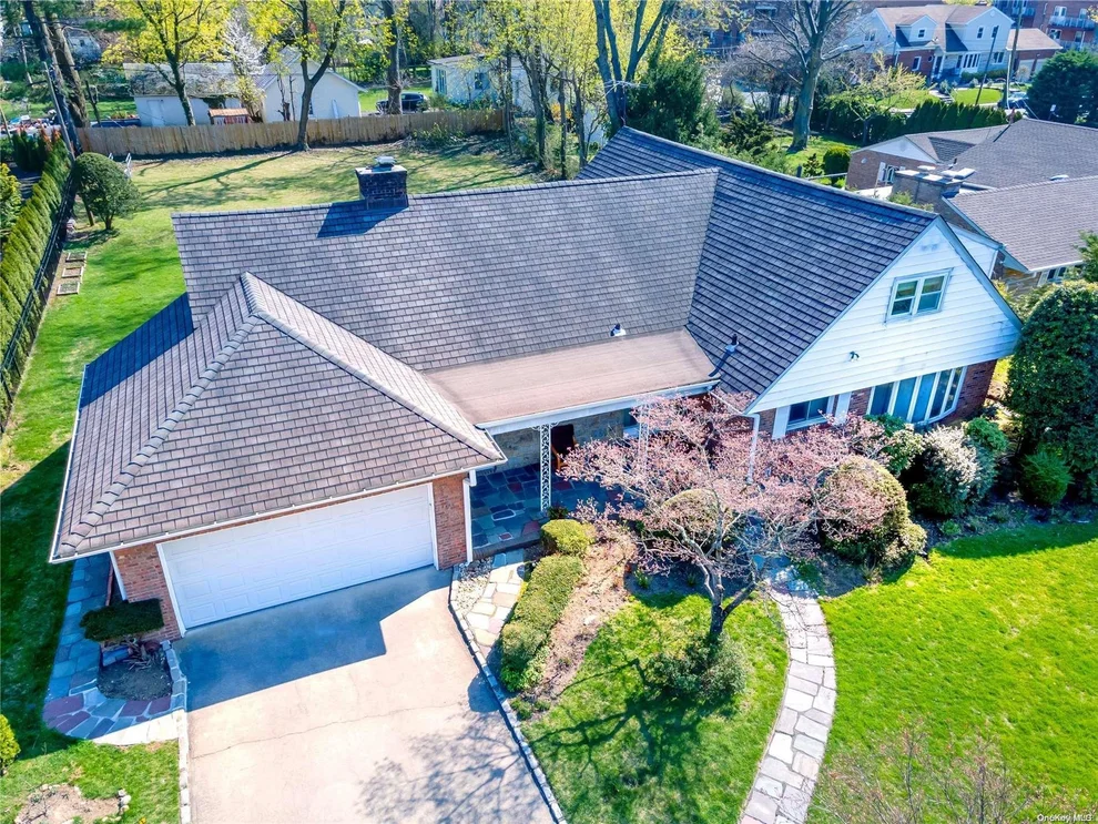Unit for sale at 42 Nassau Drive, North Hempstead, NY 11021