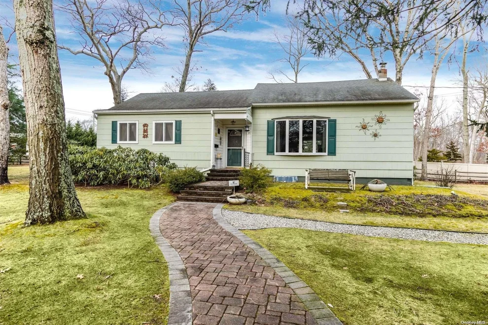 Unit for sale at 55 Brook Lane, Smithtown, NY 11787