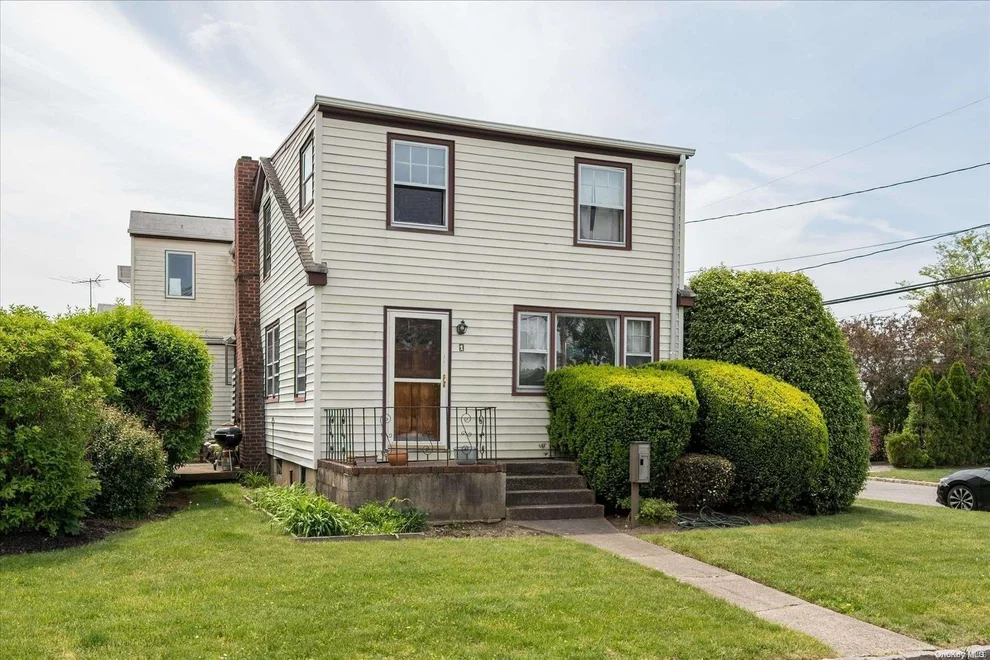 Unit for sale at 1 Willow Avenue, Oyster Bay, NY 11801