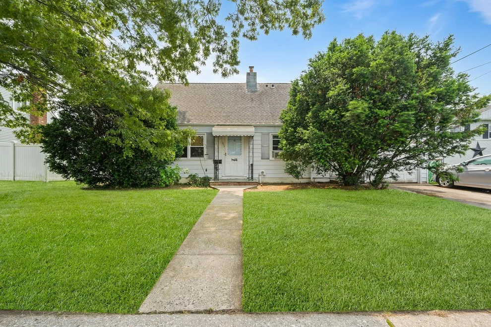 Unit for sale at 302 Waukena Avenue, Hempstead, NY 11572