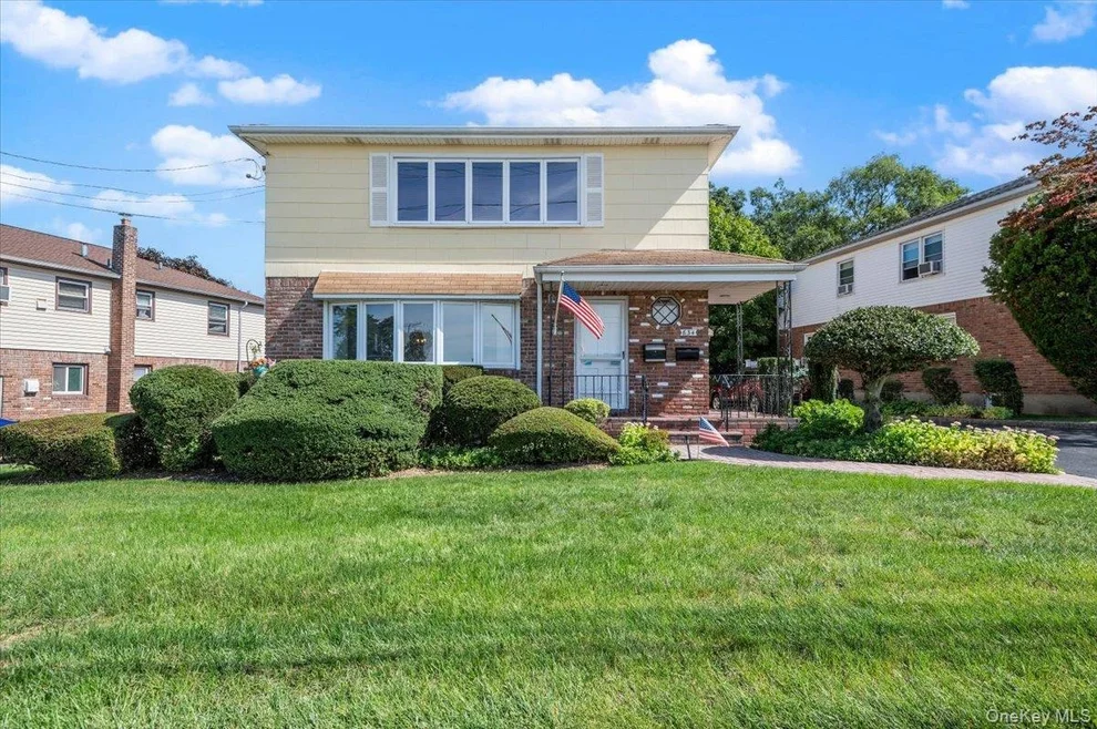 Unit for sale at 634 Broadway, Oyster Bay, NY 11714