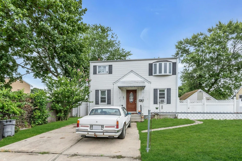 Unit for sale at 95 E 3rd Street, Babylon, NY 11729