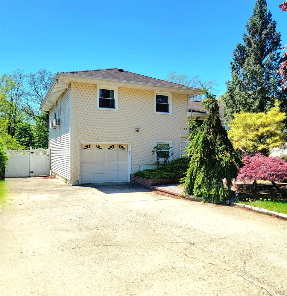 Unit for sale at 3914 Jerusalem Avenue, Hempstead, NY 11783