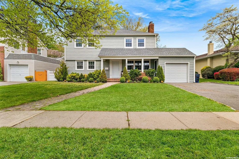 Unit for sale at 621 Lakeview Avenue, Hempstead, NY 11570