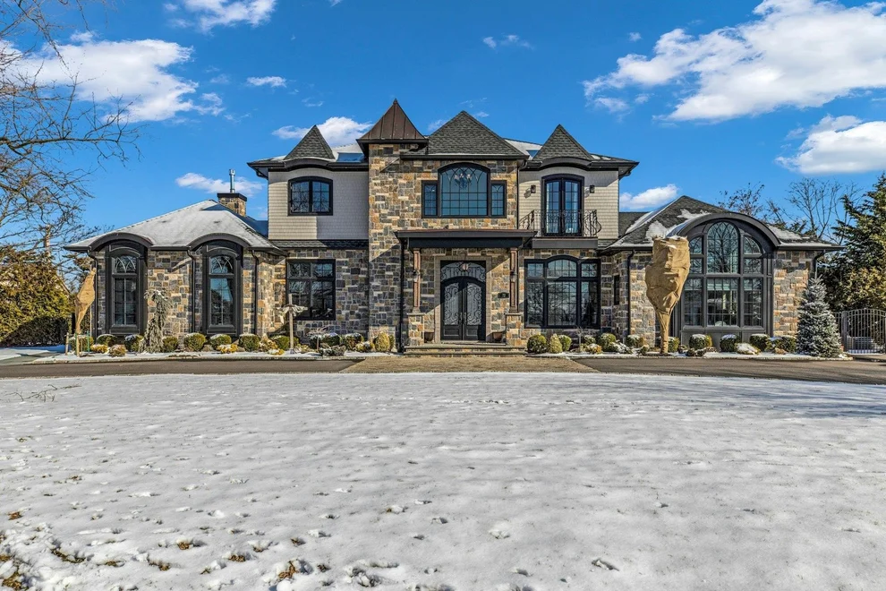 Unit for sale at 72 The Helm, Islip, NY 11730