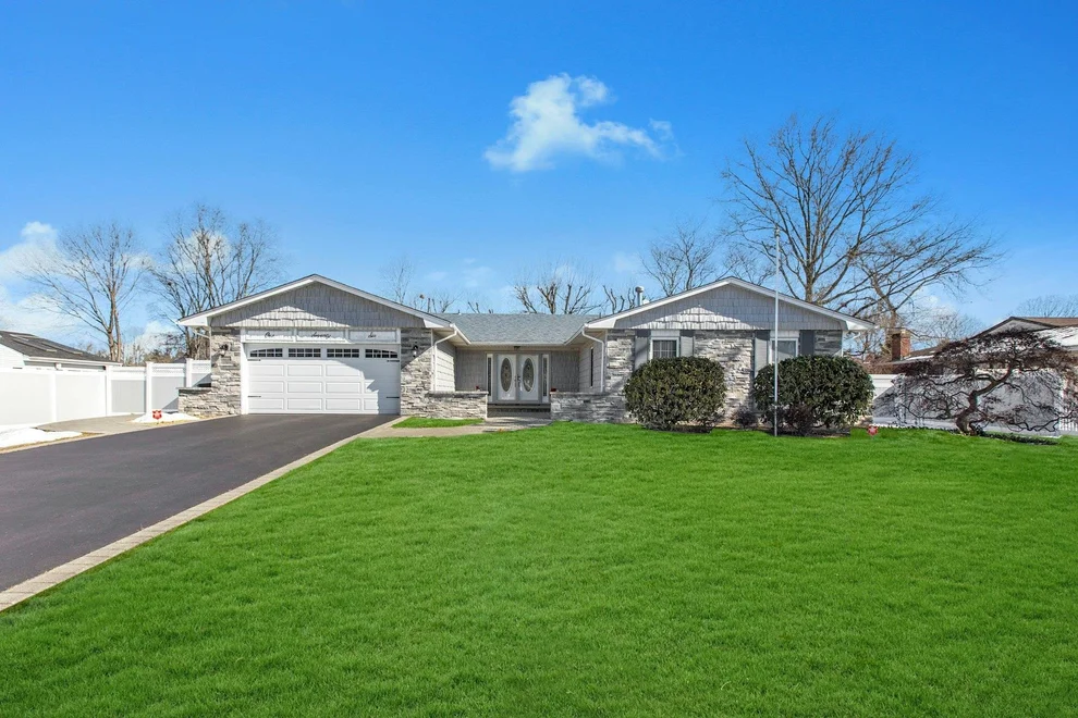 Unit for sale at 176 Continental Avenue, Huntington, NY 11731