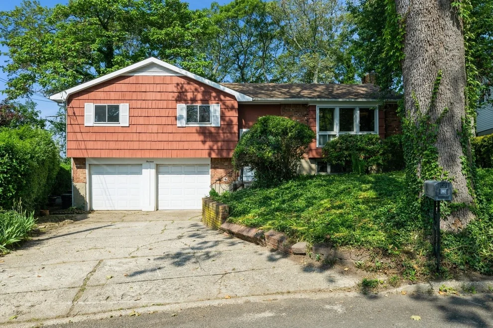 Unit for sale at 14 Sage Court, Huntington, NY 11746