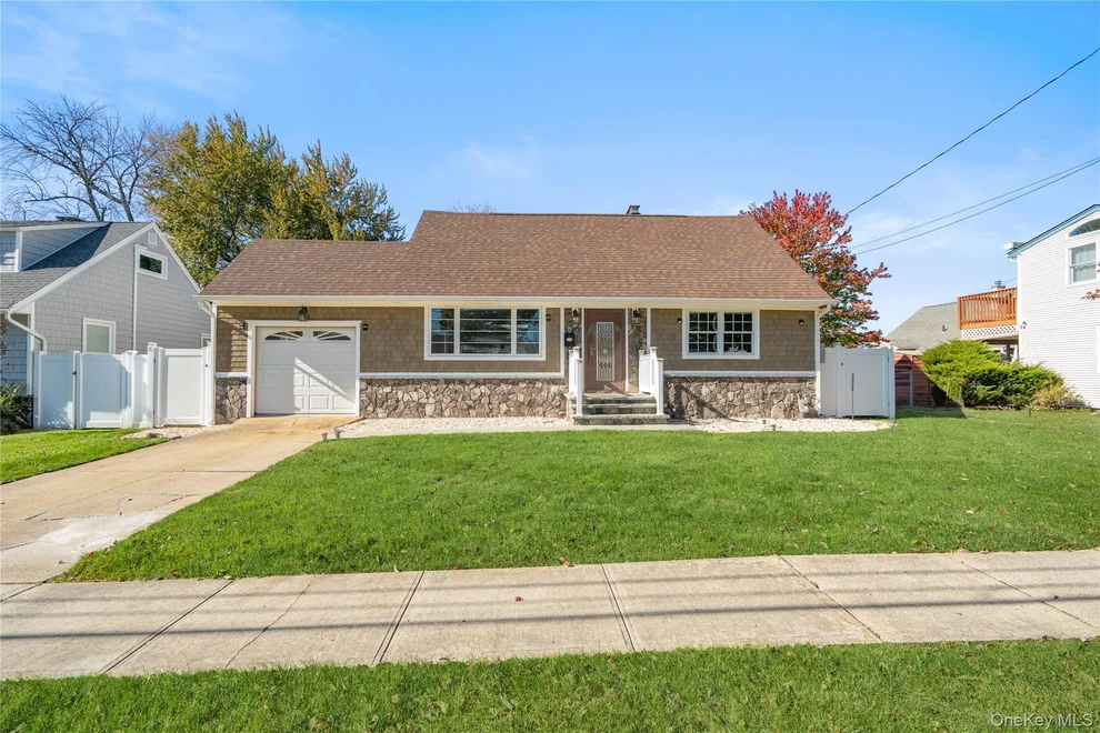 Unit for sale at 16 Smith Street, Oyster Bay, NY 11801