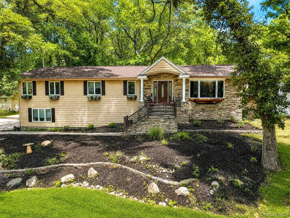 Unit for sale at 5 Valerie Court, Brookhaven, NY 11980